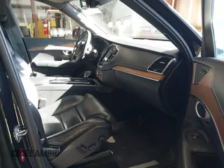 2017 Volvo XC90 Inscription with VIN YV4A22PL3H1164551, listed as a IAAI auction lot 41670475 with 101,391 mi miles. Bid and sale history available at carsss.com. Image 5.