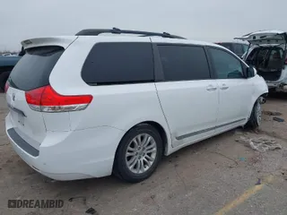 2014 Toyota Sienna XLE with VIN 5TDYK3DC5ES437127, listed as a IAAI auction lot 41561709 with 119,514 mi miles. Bid and sale history available at carsss.com. Image 4.