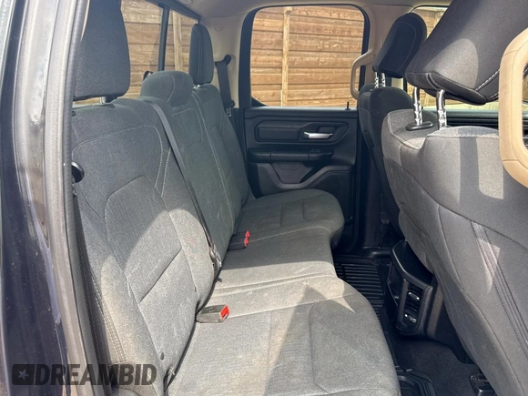 2019 Ram 1500 Tradesman z VIN 1C6SRFCT8KN585978, wystawiony jako Copart lot #58619235 z przebiegiem 112 470 mil mil oraz Czysty tytuł • Clean title. Historia ofert i sprzedaży dostępna na DreamBid. Obrazek 6.