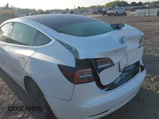 2019 Tesla Model 3 Mid Range z VIN 5YJ3E1EA8KF464681, wystawiony jako IAAI lot #42072104 z przebiegiem 83 451 mil mil oraz . Historia ofert i sprzedaży dostępna na DreamBid. Obrazek 21.
