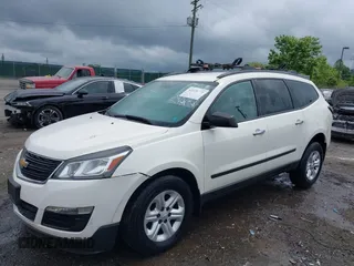 2015 Chevrolet Traverse LS z VIN 1GNKVFED4FJ197970, wystawiony jako IAAI lot #42020771 z przebiegiem 128 876 mil mil oraz . Historia ofert i sprzedaży dostępna na DreamBid. Obrazek 2.