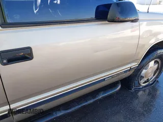1998 GMC Yukon with VIN 1GKEK13R4WJ725608, listed as a IAAI auction lot 41596559 with 323,141 mi miles. Bid and sale history available at carsss.com. Image 15.