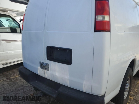 2013 Chevrolet Express Cargo z VIN 1GCWGFCA8D1175464, wystawiony jako IAAI lot #42409029 z przebiegiem 166 299 mil mil oraz . Historia ofert i sprzedaży dostępna na DreamBid. Obrazek 15.