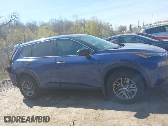 2021 Nissan Rogue S z VIN 5N1AT3AB7MC849121, wystawiony jako IAAI lot #42040310 z przebiegiem 32 914 mil mil oraz . Historia ofert i sprzedaży dostępna na DreamBid. Obrazek 13.