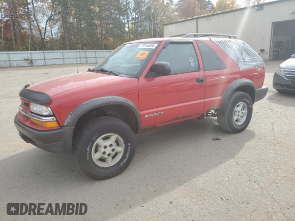 2000 Chevrolet Blazer LS z VIN 1GNCT18W8YK155812, wystawiony jako Copart lot #77315424 z przebiegiem 151 418 mil mil oraz Czysty tytuł • Clean title. Historia ofert i sprzedaży dostępna na DreamBid. Obrazek 1.