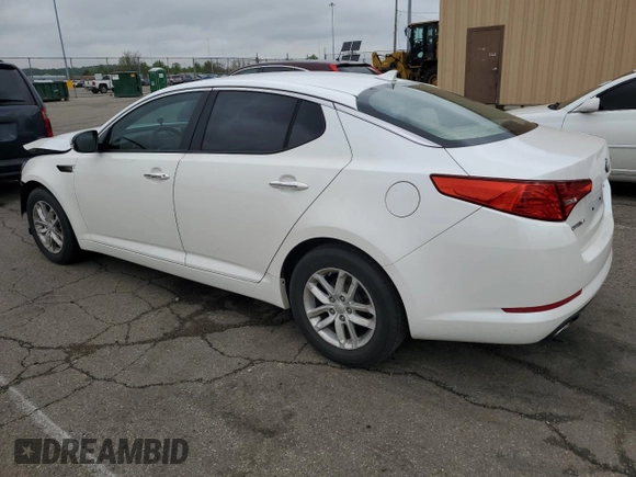 2013 Kia Optima LX z VIN KNAGM4A79D5327301, wystawiony jako Copart lot #55595565 z przebiegiem 100 366 mil mil oraz Szkoda całkowita • Salvage title. Historia ofert i sprzedaży dostępna na DreamBid. Obrazek 2.