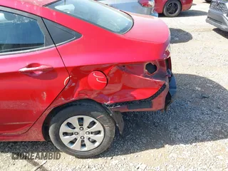 2017 Hyundai Accent SE z VIN KMHCT4AE8HU167910, wystawiony jako IAAI lot #41934455 z przebiegiem 130 185 mil mil oraz . Historia ofert i sprzedaży dostępna na DreamBid. Obrazek 6.