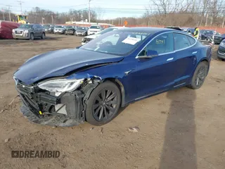 2018 Tesla Model S 75D z VIN 5YJSA1E28JF296944, wystawiony jako IAAI lot #41298541 z przebiegiem 29 828 mil mil oraz . Historia ofert i sprzedaży dostępna na DreamBid. Obrazek 2.