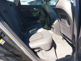 2019 Audi Q5 Premium with VIN WA1ANAFY8K2135057, listed as a IAAI auction lot 41870849 with 32,973 mi miles. Bid and sale history available at carsss.com. Image 8.