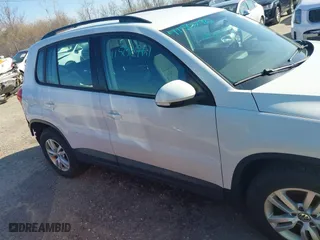 2015 Volkswagen Tiguan S with VIN WVGBV7AX5FW610055, listed as a IAAI auction lot 41502961 with 81,683 mi miles. Bid and sale history available at carsss.com. Image 14.