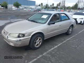 1997 Toyota Camry LE z VIN 4T1BF22K8VU916373, wystawiony jako IAAI lot #41915751 z przebiegiem 259 818 mil mil oraz . Historia ofert i sprzedaży dostępna na DreamBid. Obrazek 16.