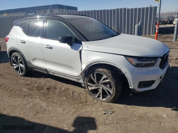 2020 Volvo XC40 R-Design with VIN YV4162UM1L2270002, listed as a Copart auction lot 39321993 with 27118 miles. Bid and sale history available at carsss.com. Image 4.