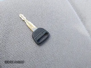 1993 Honda Civic DX z VIN 1HGEG8542PL038710, wystawiony jako IAAI lot #41956929 z przebiegiem 218 360 mil mil oraz . Historia ofert i sprzedaży dostępna na DreamBid. Obrazek 11.