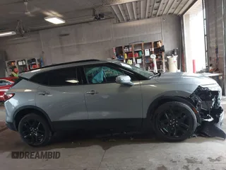 2024 Chevrolet Blazer LT z VIN 3GNKBJRS4RS128378, wystawiony jako IAAI lot #42247986 z przebiegiem 30 839 mil mil oraz . Historia ofert i sprzedaży dostępna na DreamBid. Obrazek 13.