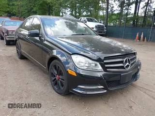 2012 Mercedes-Benz C 300 Sport z VIN WDDGF8BB7CA643833, wystawiony jako IAAI lot #42644222 z przebiegiem 169 874 mil mil oraz . Historia ofert i sprzedaży dostępna na DreamBid. Obrazek 1.