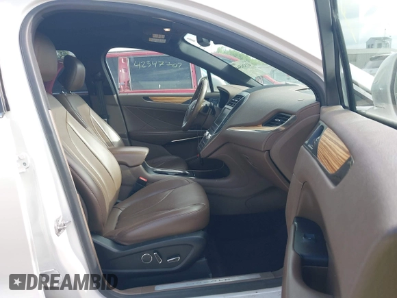 2015 Lincoln MKC z VIN 5LMCJ2A92FUJ06169, wystawiony jako IAAI lot #42326544 z przebiegiem 101 669 mil mil oraz . Historia ofert i sprzedaży dostępna na DreamBid. Obrazek 5.