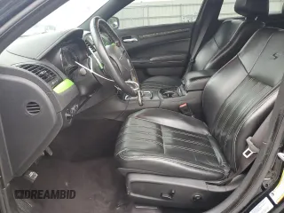 2016 Chrysler 300 S z VIN 2C3CCAGG0GH244609, wystawiony jako Copart lot #57007375 z przebiegiem 195 200 mil mil oraz Szkoda całkowita • Salvage title. Historia ofert i sprzedaży dostępna na DreamBid. Obrazek 7.