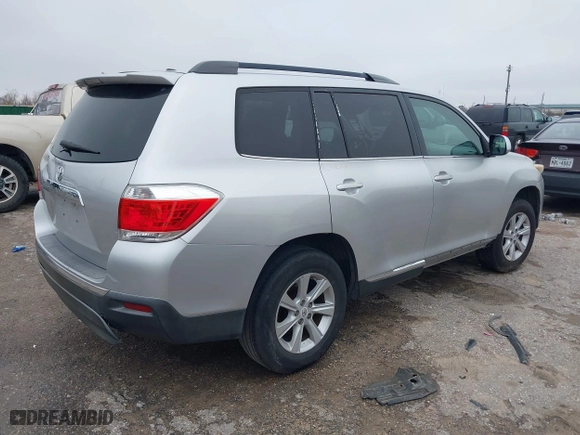 2011 Toyota Highlander with VIN 5TDZK3EH9BS030051, listed as a IAAI auction lot 41436897 with 253,513 mi miles. Bid and sale history available at carsss.com. Image 4.