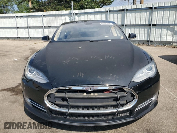 2013 Tesla Model S z VIN 5YJSA1CN8DFP22679, wystawiony jako Copart lot #64195095 z przebiegiem Nie podano mil oraz Czysty tytuł • Clean title. Historia ofert i sprzedaży dostępna na DreamBid. Obrazek 5.