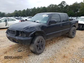 2002 GMC Sonoma SLS with VIN 1GTDT13W62K205814, listed as a Copart auction lot 44540485 with 235,758 mi miles and Salvage Title. Bid and sale history available at carsss.com. Image 1.