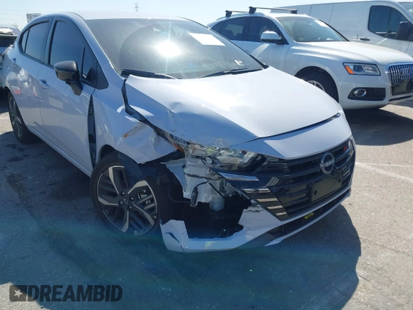 2024 Nissan Versa SR z VIN 3N1CN8FV4RL924718, wystawiony jako IAAI lot #41838456 z przebiegiem 3 698 mil mil oraz . Historia ofert i sprzedaży dostępna na DreamBid. Obrazek 6.