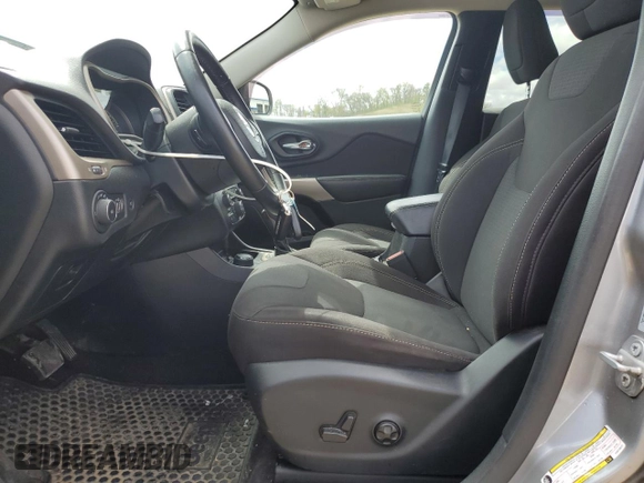 2017 Jeep Cherokee Latitude with VIN 1C4PJMCS9HD213517, listed as a Copart auction lot 55364155 with 81,200 mi miles and Clean Title. Bid and sale history available at DreamBid. Image 7.