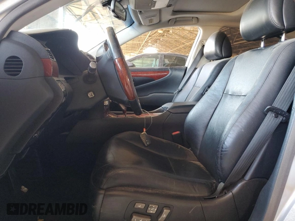 2012 Lexus LS 460 z VIN JTHCL5EF0C5014758, wystawiony jako Copart lot #55620645 z przebiegiem 154 717 mil mil oraz Czysty tytuł • Clean title. Historia ofert i sprzedaży dostępna na DreamBid. Obrazek 7.