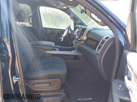 2019 Ram 1500 Big Horn z VIN 1C6RRFFG0KN909003, wystawiony jako IAAI lot #39513660 z przebiegiem 84 291 mil mil oraz . Historia ofert i sprzedaży dostępna na DreamBid. Obrazek 5.