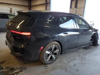 2023 BMW iX xDrive50 with VIN WB523CF08PCM77367, listed as a Copart auction lot 43043695 with 17,213 mi miles and Salvage Title. Bid and sale history available at carsss.com. Image 3.