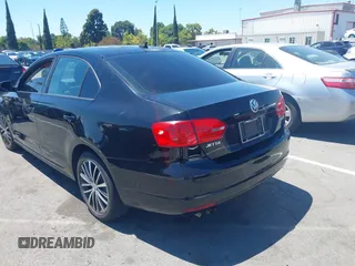 2011 Volkswagen Jetta SE with VIN 3VWDZ7AJ0BM372281, listed as a IAAI auction lot 42637020 with 194,195 mi miles and . Bid and sale history available at DreamBid. Image 3.