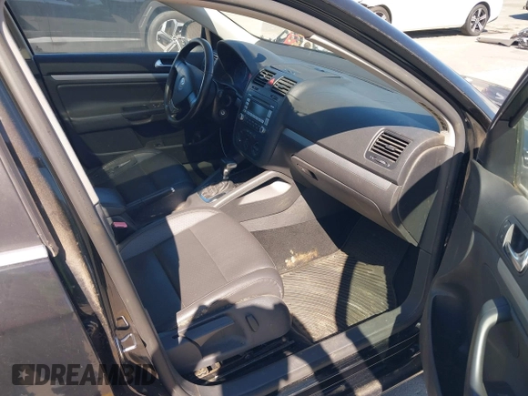 2009 Volkswagen Jetta z VIN 3VWTZ71K79M298761, wystawiony jako IAAI lot #42788621 z przebiegiem 157 195 mil mil oraz . Historia ofert i sprzedaży dostępna na DreamBid. Obrazek 5.