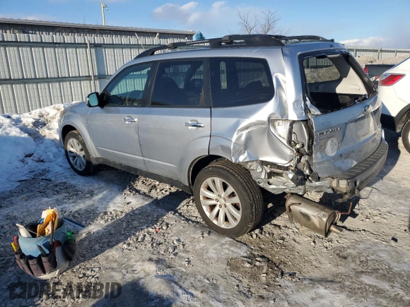 2013 Subaru Forester 2.5X Premium with VIN JF2SHADC2DH433260, listed as a Copart auction lot 41915785 with 60,063 mi miles and Clean Title. Bid and sale history available at carsss.com. Image 2.
