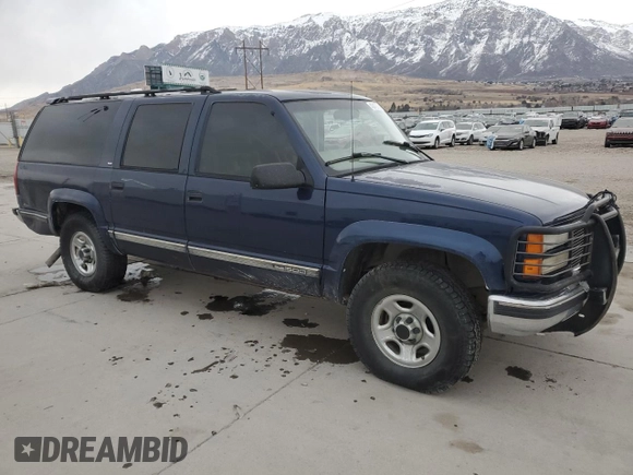 1999 GMC Suburban z VIN 1GDFK16R9XJ771458, wystawiony jako Copart lot #43412175 z przebiegiem 159 328 mil mil oraz Szkody całkowita. Historia ofert i sprzedaży dostępna na DreamBid. Obrazek 4.