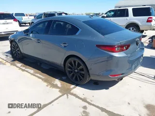 2022 Mazda 3 2.5 Turbo z VIN 3MZBPBAY8NM308426, wystawiony jako IAAI lot #41808563 z przebiegiem 44 693 mil mil oraz . Historia ofert i sprzedaży dostępna na DreamBid. Obrazek 3.