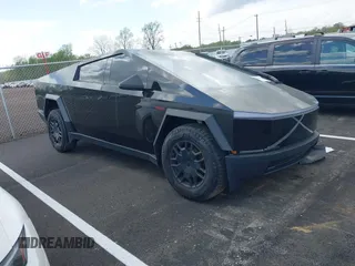 2024 Tesla Cybertruck z VIN 7G2CEHED8RA019428, wystawiony jako IAAI lot #41918480 z przebiegiem 22 762 mil mil oraz . Historia ofert i sprzedaży dostępna na DreamBid. Obrazek 1.