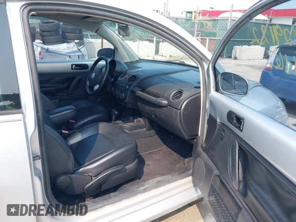 2008 Volkswagen Beetle S z VIN 3VWRW31C88M502079, wystawiony jako IAAI lot #42429122 z przebiegiem 168 324 mil mil oraz . Historia ofert i sprzedaży dostępna na DreamBid. Obrazek 5.