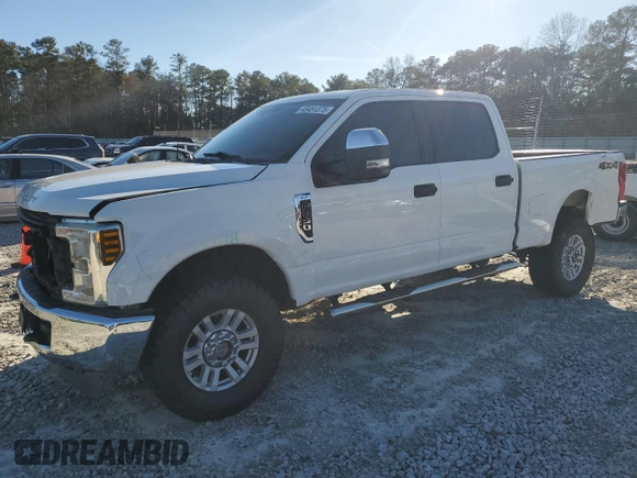 2018 Ford Super Duty F-250 SRW XL with VIN 1FT7W2B68JEB39324, listed as a Copart auction lot 45451375 with 268,879 mi miles and Salvage Title. Bid and sale history available at carsss.com. Image 1.
