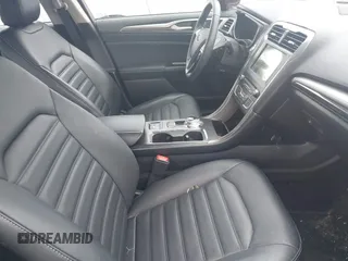 2017 Ford Fusion SE with VIN 3FA6P0HD5HR268475, listed as a IAAI auction lot 41933929 with 27,047 mi miles. Bid and sale history available at carsss.com. Image 5.