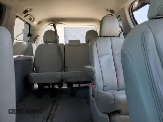 2011 Toyota Sienna XLE z VIN 5TDDK3DC2BS012927, wystawiony jako Copart lot #54073135 z przebiegiem 307 546 mil mil oraz Szkoda całkowita • Salvage title. Historia ofert i sprzedaży dostępna na DreamBid. Obrazek 10.