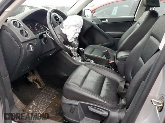 2016 Volkswagen Tiguan S z VIN WVGAV7AX0GW521572, wystawiony jako Copart lot #55967235 z przebiegiem 143 113 mil mil oraz Szkoda całkowita • Salvage title. Historia ofert i sprzedaży dostępna na DreamBid. Obrazek 7.