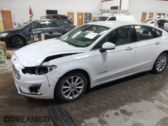 2019 Ford Fusion SE with VIN 3FA6P0LUXKR188040, listed as a IAAI auction lot 41079252 with 113,667 mi miles and . Bid and sale history available at carsss.com. Image 2.