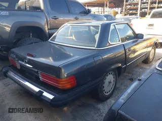 1989 Mercedes-Benz 560 with VIN WDBBA48D9KA093505, listed as a IAAI auction lot 41440397 with 172,575 mi miles. Bid and sale history available at carsss.com. Image 4.