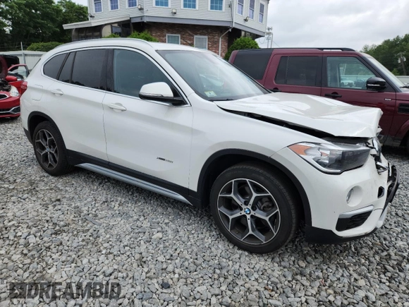 2018 BMW X1 xDrive28i z VIN WBXHT3C36J5L24918, wystawiony jako Copart lot #62171365 z przebiegiem 23 446 mil mil oraz Szkoda całkowita • Salvage title. Historia ofert i sprzedaży dostępna na DreamBid. Obrazek 4.