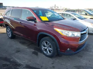 2016 Toyota Highlander LE with VIN 5TDBKRFH7GS294413, listed as a IAAI auction lot 41735619 with 61,176 mi miles. Bid and sale history available at carsss.com. Image 1.