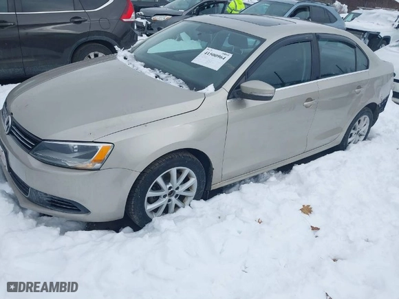 2013 Volkswagen Jetta Sedan SE w/Convenience/Sunroof with VIN 3VWDP7AJ1DM212354, listed as a IAAI auction lot 41500964 with NaN miles. Bid and sale history available at carsss.com. Image 2.