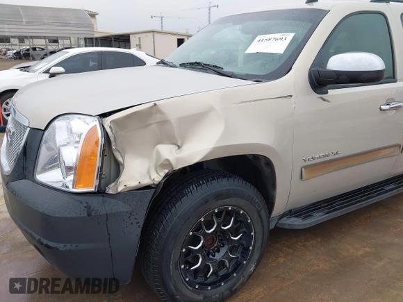 2011 GMC Yukon XL SLT with VIN 1GKS1KE01BR160725, listed as a IAAI auction lot 41587693 with 302,661 mi miles and . Bid and sale history available at carsss.com. Image 18.
