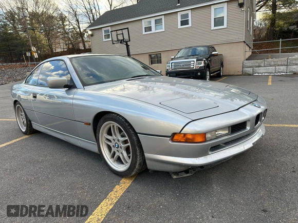 1997 BMW 8 Series z VIN WBAEF8325VCC31790, wystawiony jako Copart lot #85198614 z przebiegiem 115 638 mil mil oraz Czysty tytuł • Clean title. Historia ofert i sprzedaży dostępna na DreamBid. Obrazek 4.
