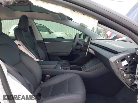 2025 Tesla Model 3 Long Range z VIN 5YJ3E1EA0SF915571, wystawiony jako IAAI lot #42247609 z przebiegiem 3 901 mil mil oraz . Historia ofert i sprzedaży dostępna na DreamBid. Obrazek 5.