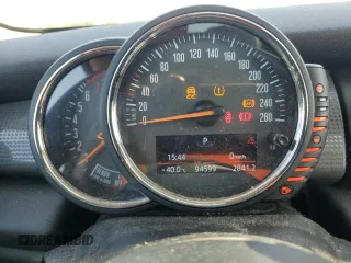 2017 MINI Hardtop Cooper with VIN WMWXP5C33H2G60921, listed as a Copart auction lot 58139295 with 94,599 mi miles and Salvage title. Bid and sale history available at DreamBid. Image 9.