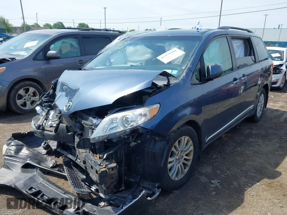 2017 Toyota Sienna XLE Auto Access Seat z VIN 5TDYZ3DC2HS864152, wystawiony jako IAAI lot #42379384 z przebiegiem 107 897 mil mil oraz . Historia ofert i sprzedaży dostępna na DreamBid. Obrazek 2.